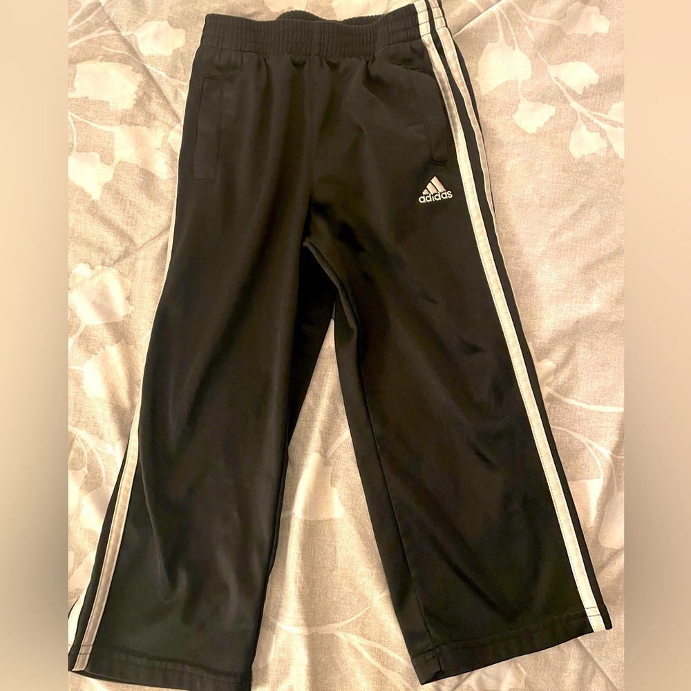 Adidas black tri-stripe sweatpants 4T